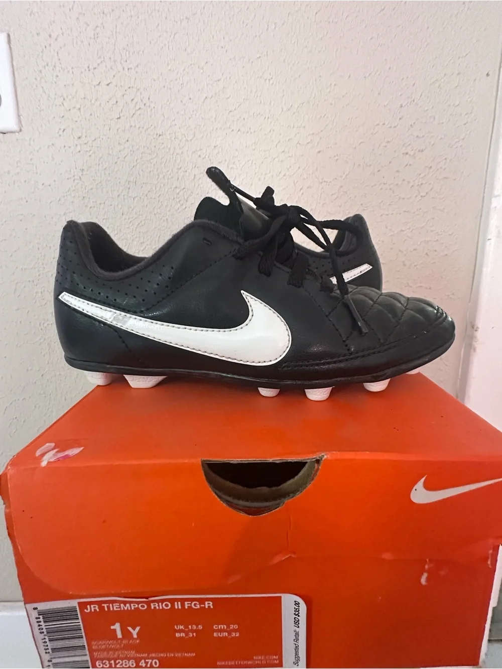 Nike Tiempo Kids Soccer Cleats - Black & White size 1